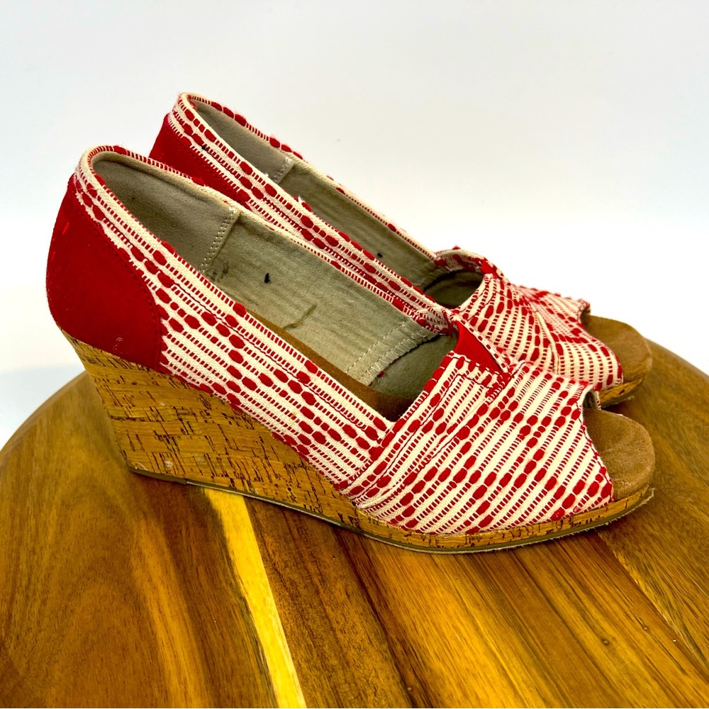 TOMS red and Ivory espadrilles. Wedge with open toe. Size 9.